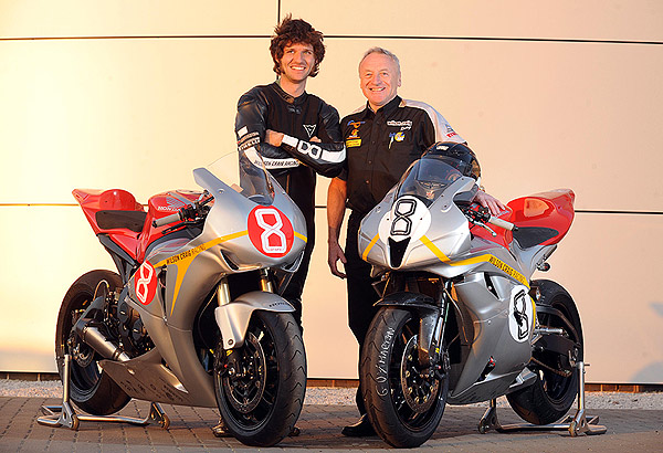 guy_martin_with_wilson_and_bikes.jpg