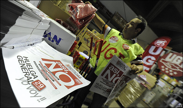 UGT union worker preparing for strike, 28 Sep 10