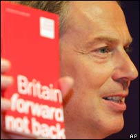 Tony Blair lançando programa de governo do Partido Trabalhista em 2005