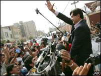 Alan Garcia depois de votar em Lima 