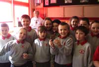 Cyhoeddi'r llyfr yn Ysgol yr Hendre