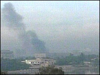 Fumaça sai de delegacia atacada