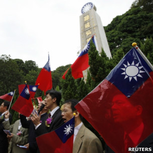 親台灣團體在香港屯門紅樓舉行辛亥革命100週年升旗禮（10/10/2011）