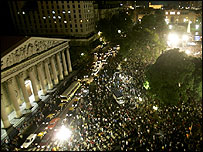 Vigília na Praça de Maio, em Buenos Aires