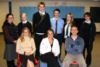 Criw cynhyrchu a rhai o brif gymeriadau sioe Branwen