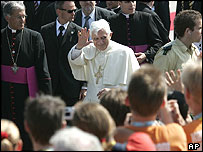 پاپ بنديکت شانزدهم هنگام ورود به آلمان