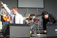 Genod Droog ar y llwyfan