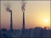 دود برخاسته از کارخانه