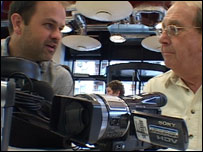 Demonstrating video equipment for Citizen 1000