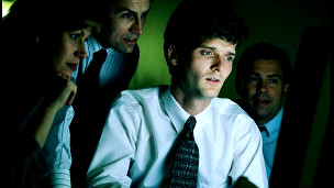 Grupo ante una computadora