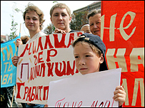 Після протестів Київ пообіцяв компенсації вкладникам, але чи всім?