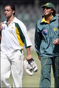 شعیب اختر اور عاصف محمود 