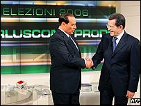 Silvio Berlusconi (esq.) e Romano Prodi