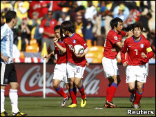 فرحة كورية بالهدف الأول