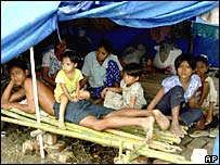Pessoas morando em barracas (foto da Unicef)