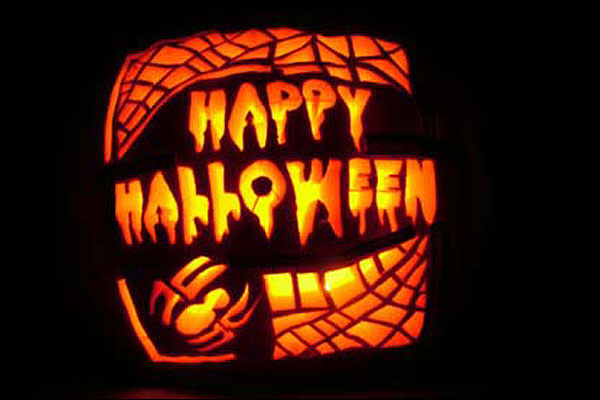 10月31日，是西方国家的万圣节，如同中国人的中元节一样，这个节日充满了对于鬼魂的敬畏和好奇。南瓜灯是万圣节必不可少的。