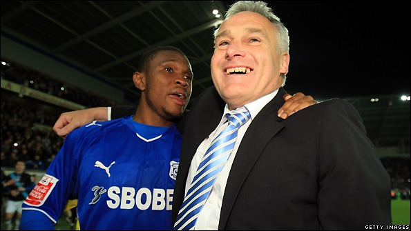 Cardiff City manager Dave Jones (right) celebrates victory over Leicester