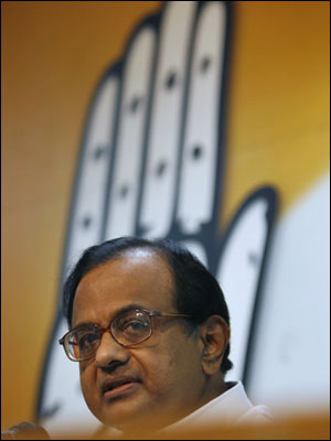 चिदंबरम पर चला जूता