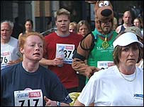 Action pictures from the 2005 10k run in Derby