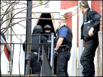 Cảnh sát đột nhập một cơ sở cần sa