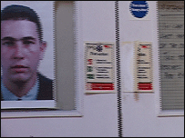 Mural com fotografia de Jean Charles de Menezes