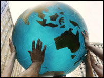 पृथ्वी कितनी भारी?