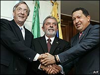Kirchner (esquerda), Lula e Chávez (direita)