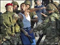Militares prendem simpatizante do Hezbollah durante choques em Beirute