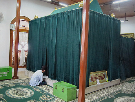 Makam Sayid Husein bin Abubakar Alaydrus