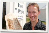 Mike Hughes o Garno - Dysgwr y Flwyddyn