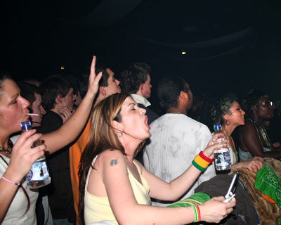 Sing it, girls, sing it!