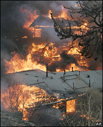 Nhà cửa bị hư hại