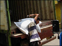 Labourers at Colombo market (photo Elmo Fernando)