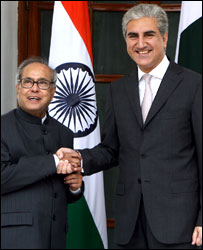 प्रणव मुखर्जी और शाह महमूद क़ुरैशी