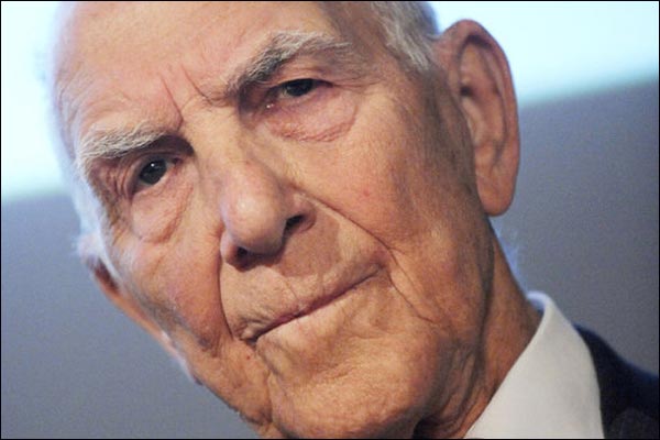 Cụ già Stephane Hessel là tác giả cuốn 'Thời Bức Xúc'