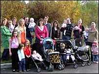 博尔诺村自主办学的家长和孩子