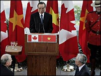 Thủ tướng Phan Văn Khải đọc diễn văn ở Canada