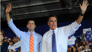 瑞安（左）与罗姆尼