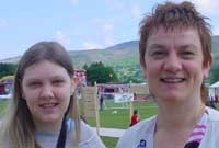 Elliw Roberts o'r Wyddgrug - un o'r rhai a fydd yn mynd i Romania gyda Delyth