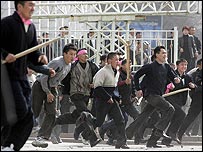 किरगिस्तान में प्रदर्शनकारी