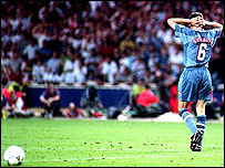 加雷斯·索斯盖特在96年欧洲杯赛上罚失点球