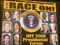 Cartaz de fórum do sindicato dos bombeiros (Foto BBC Brasil/Bruno Garcez)