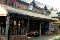 Siop leol yng Nghroesoswallt