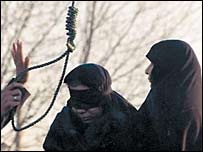 صحنه دار آويختن يک زن