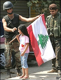 Lübnan askerleri ve bir çocuk