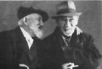 Cyril Gwynn, ar dde'r llun, yng nghwmni'r canwr gwerin Phil Tanner: Llun drwy garedigrwydd Cymdeithas Gŵyr, The Gower Society