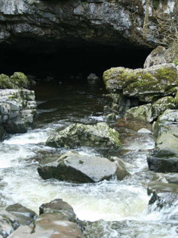 Porth yr Ogof yn Ystradfellte