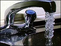 人们应该关紧自家水龙头