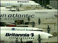 Aviões retidos em aeroporto britânico por causa de falha no computador do controle de tráfego aéreo na Grã-Bretanha.