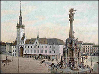 Olomoucké náměstí na staré pohlednici